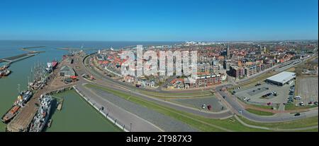 Panorama aérien depuis la ville Harlingen en Frise aux pays-Bas Banque D'Images