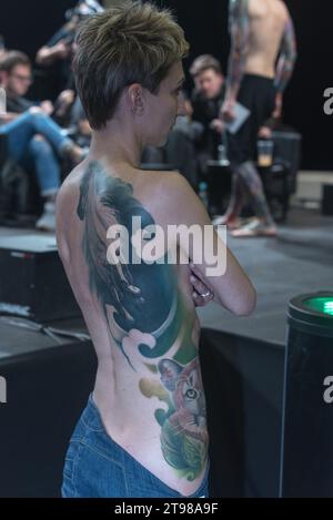 Tattoo convention à Varsovie 2019 montrant l'art et l'artisanat d'artistes tatoueurs professionnels. Banque D'Images