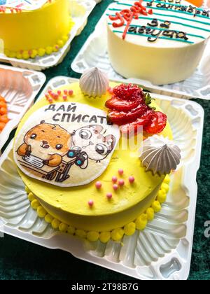 assortiment de gâteaux bento festifs sur la table. Banque D'Images