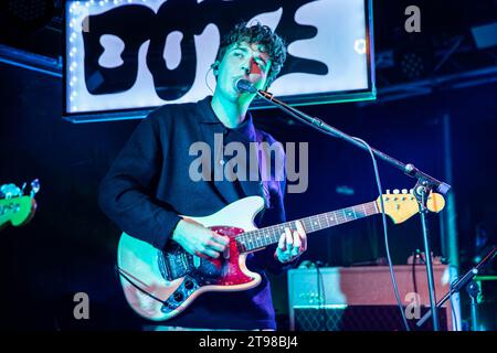 Milan, Italie. 22 novembre 2023. Le groupe indie-pop allemand DOTE se produit en direct sur scène au Circolo Magnolia en ouvrant les Sherlocks. Crédit : Rodolfo Sassano/Alamy Live News Banque D'Images