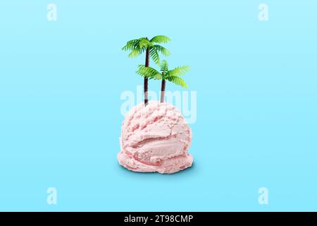 Concept de plage tropicale faite de pelle à crème glacée et de palmiers sur fond bleu. Idée créative minimale de l'été. Banque D'Images
