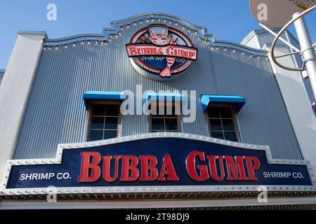 Orlando, États-Unis - 1 août 2023 : l'extérieur d'un restaurant et marché de crevettes Bubba Gump à orlando, Floride. Banque D'Images