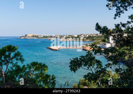 Vue de Kervansaray Beach à Karaoglanoglu, Kyrenia, Chypre du Nord Banque D'Images