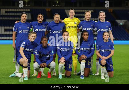 Londres, Royaume-Uni. 23 novembre 2023. L'équipe de Chelsea pose pour une photo avant le match de l'UEFA Womens Champions League à Stamford Bridge, Londres. Le crédit photo devrait se lire : Paul Terry/Sportimage crédit : Sportimage Ltd/Alamy Live News Banque D'Images