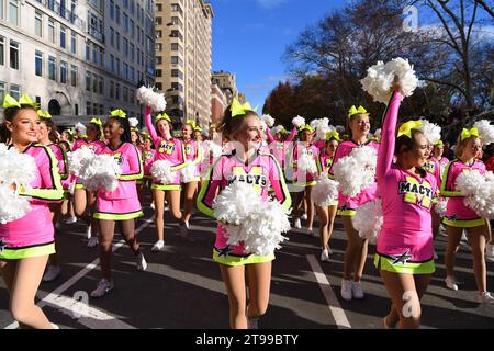 New York, États-Unis. 23 novembre 2023. Les artistes assistent au défilé Macy's Thanksgiving Day Parade 2023 à New York, aux États-Unis, le 23 novembre 2023. Crédit : Li Rui/Xinhua/Alamy Live News Banque D'Images