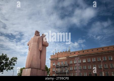 Photo du monument des tirailleurs lettons de Riga, également appelé latviesu strelnieku piemineklis. Le Monument aux tireurs lettons 1915—1920 est situé au i Banque D'Images