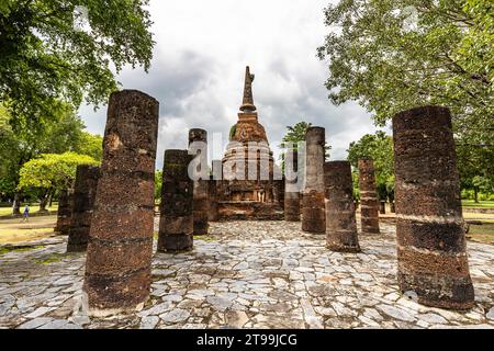 Parc historique de Sukhothai, Wat Chang LOM, statues d'éléphants à la plate-forme, Sukhothai, Thaïlande, Asie du Sud-est, Asie Banque D'Images