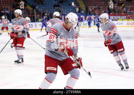 Saint-Pétersbourg, Russie. 23 novembre 2023. Joueur du club de hockey Spartak, Michal Cajkovsky (67) vu en action pendant la Ligue de hockey Kontinental, saison régulière KHL 2023 - 2024 entre SKA Saint-Pétersbourg et Spartak Moscou au Palais des sports de glace. (Score final ; SKA Saint-Pétersbourg 3:2 Spartak Moscou) (photo Maksim Konstantinov/SOPA Images/Sipa USA) crédit : SIPA USA/Alamy Live News Banque D'Images