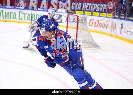 Saint-Pétersbourg, Russie. 23 novembre 2023. Joueur du club de hockey SKA, Emil Galimov (27) vu en action lors de la Ligue de hockey Kontinental, saison régulière KHL 2023 - 2024 entre SKA Saint-Pétersbourg et Spartak Moscou au Palais des sports de glace. (Score final ; SKA Saint-Pétersbourg 3:2 Spartak Moscou) (photo Maksim Konstantinov/SOPA Images/Sipa USA) crédit : SIPA USA/Alamy Live News Banque D'Images