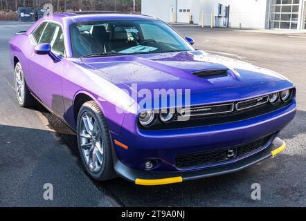 Une Dodge Challenger à vendre chez un concessionnaire à Warren, Pennsylvanie, USA Banque D'Images