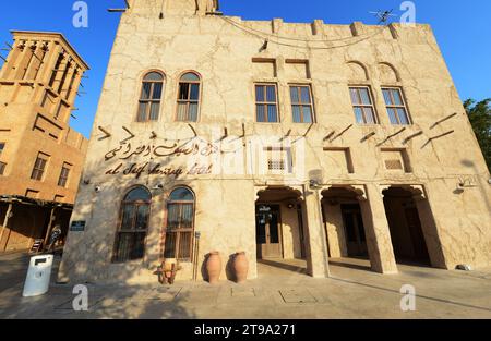 Al Seef Heritage Hotel dans le vieux Dubaï, Dubaï, Émirats arabes Unis. Banque D'Images