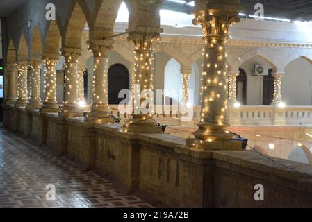 Sindh maddarsatulislam université iner cour vue de nuit Banque D'Images