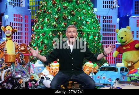 Animateur du Late Late Show Patrick Kielty lors du dévoilement du thème et du décor du Late Late Toy Show, aux studios RTE à Dublin. Date de la photo : mercredi 22 novembre 2023. Banque D'Images