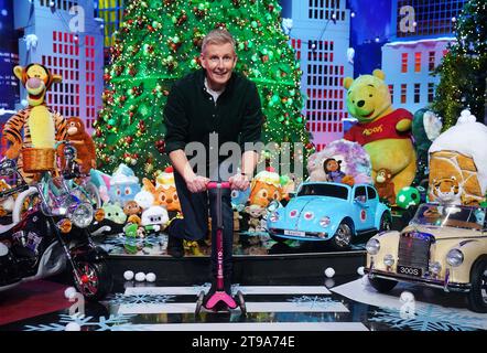 Animateur du Late Late Show Patrick Kielty lors du dévoilement du thème et du décor du Late Late Toy Show, aux studios RTE à Dublin. Date de la photo : mercredi 22 novembre 2023. Banque D'Images