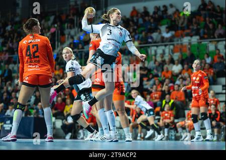 LUBIN, POLOGNE - 28 OCTOBRE 2023 : Handball EHF Champions League match féminin KGHM MKS Zaglebie Lubin - Team Esbjerg. En action Nielsen Kaja Kamp. Banque D'Images