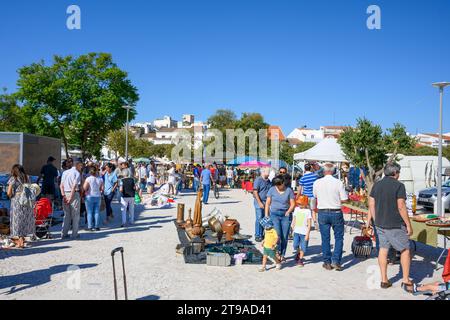 Samedi hebdomadaire marché aux puces, Estremoz, Alentejo, Portugal Banque D'Images