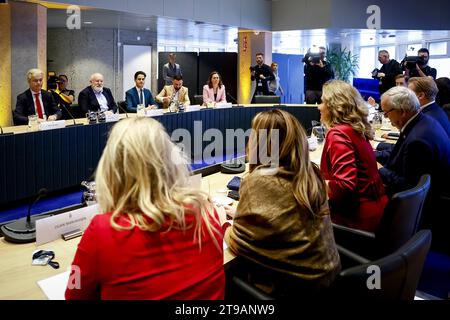 LA HAYE - Présidente de la Chambre Vera Bergkamp lors d'une réunion avec les dirigeants du parti à la Chambre des représentants. Le but de la réunion est de nommer un explorateur dont la tâche est de tenir des discussions avec les factions et d'enquêter sur les options de coalition qu'elles voient devant elles. ANP SEM VAN DER WAL pays-bas Out - belgique Out Banque D'Images