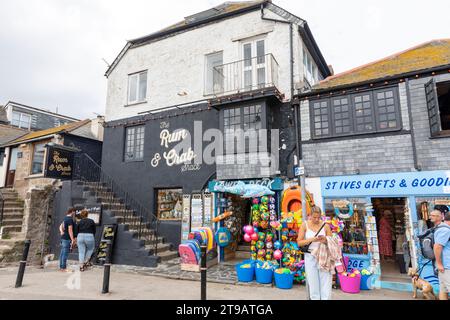 St Ives Cornwall Restaurant de fruits de mer The Rum and Crab Shack on Wharf Road, Cornwall, Angleterre, Royaume-Uni, 2023 Banque D'Images