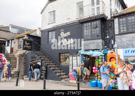 St Ives Cornwall Restaurant de fruits de mer The Rum and Crab Shack on Wharf Road, Cornwall, Angleterre, Royaume-Uni, 2023 Banque D'Images