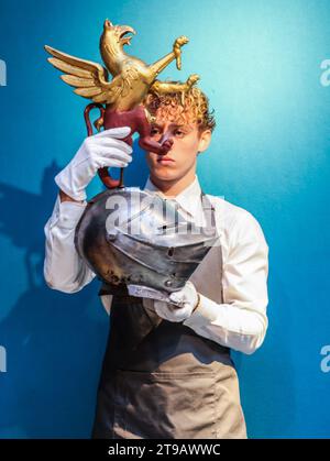 Christies, Londres, Royaume-Uni. 24 novembre 2023. Casque fermé du 17e siècle est £ 5 000-8,000Auction 29 novembre 2023. Crédit : Paul Quezada-Neiman/Alamy Live News Banque D'Images