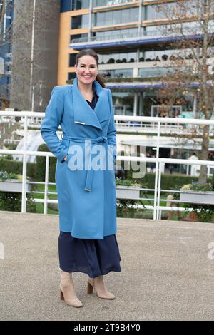 Ascot, Royaume-Uni. 24 novembre 2023. Il faisait froid et venteux jour que les coureurs sont arrivés à l'hippodrome d'Ascot pour une journée de courses hippiques au vendredi de novembre Racing. Crédit : Maureen McLean/Alamy Live News Banque D'Images