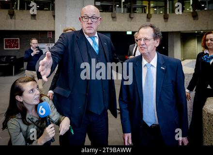 LA HAYE - Gom van Strien à l'arrivée à la Chambre des représentants pour une consultation avec la Présidente de la Chambre, Vera Bergkamp. Van Strien a été nommé scout lors d'une consultation avec le Président de la Chambre et les chefs de parti choisis sur la base des résultats provisoires des élections. ANP REMKO DE WAAL netherlands Out - belgique Out Banque D'Images