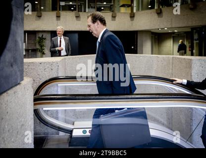 LA HAYE - Gom van Strien à l'arrivée à la Chambre des représentants pour une consultation avec la Présidente de la Chambre, Vera Bergkamp. Van Strien a été nommé scout lors d'une consultation avec le Président de la Chambre et les chefs de parti choisis sur la base des résultats provisoires des élections. ANP REMKO DE WAAL netherlands Out - belgique Out Banque D'Images