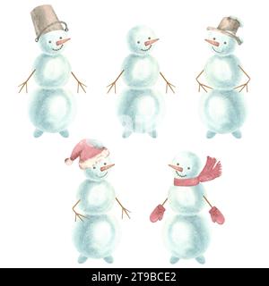 Aquarelle ensemble de bonhommes de neige aquarelle avec différents chapeaux - un chapeau, un chapeau et un seau. Isoler sur un fond blanc. Illustration. Modèle pour le de Banque D'Images