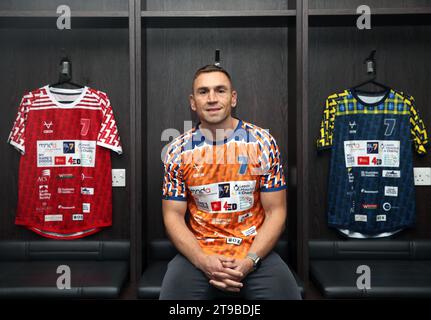 Kevin Sinfield pendant un photocall à Headingley, Leeds. Kevin Sinfield courra une fois de plus sept ultra marathons en sept jours le mois prochain, alors qu’il poursuit sa campagne de collecte de fonds et de sensibilisation pour aider les personnes touchées par la maladie du motoneurone. Date de la photo : Vendredi 24 novembre 2023. Banque D'Images