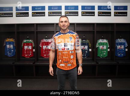 Kevin Sinfield pendant un photocall à Headingley, Leeds. Kevin Sinfield courra une fois de plus sept ultra marathons en sept jours le mois prochain, alors qu’il poursuit sa campagne de collecte de fonds et de sensibilisation pour aider les personnes touchées par la maladie du motoneurone. Date de la photo : Vendredi 24 novembre 2023. Banque D'Images