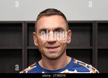 Kevin Sinfield pendant un photocall à Headingley, Leeds. Kevin Sinfield courra une fois de plus sept ultra marathons en sept jours le mois prochain, alors qu’il poursuit sa campagne de collecte de fonds et de sensibilisation pour aider les personnes touchées par la maladie du motoneurone. Date de la photo : Vendredi 24 novembre 2023. Banque D'Images