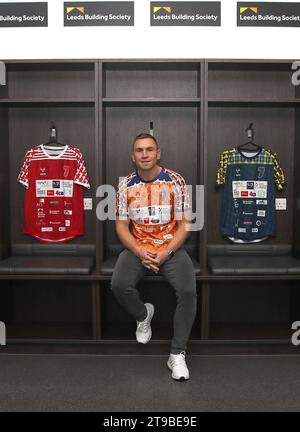 Kevin Sinfield pendant un photocall à Headingley, Leeds. Kevin Sinfield courra une fois de plus sept ultra marathons en sept jours le mois prochain, alors qu’il poursuit sa campagne de collecte de fonds et de sensibilisation pour aider les personnes touchées par la maladie du motoneurone. Date de la photo : Vendredi 24 novembre 2023. Banque D'Images