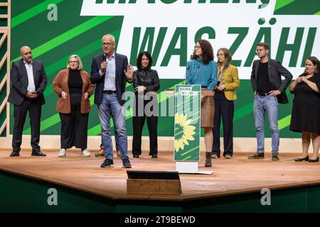 Tarek Al-Wazir MDB, Bündnis 90/DIE grünen und Angela Dorn Ministerin für Wissenschaft und Kunst, Bündnis 90/DIE grünen Bundesdelegiertenkonferenz BDK der Bündnis 90/DIE grünen in Karlsruhe Rheinstetten Baden-Württemberg Deutschland *** Tarek Al Wazir MDB, Alliance 90 les Verts et Angela Dorn Ministre des Sciences et des Arts, Alliance 90 les Verts Conférence des délégués fédéraux BDK de l'Alliance 90 les Verts à Karlsruhe Rheinstetten Baden Württemberg Allemagne Credit : Imago/Alamy Live News Banque D'Images