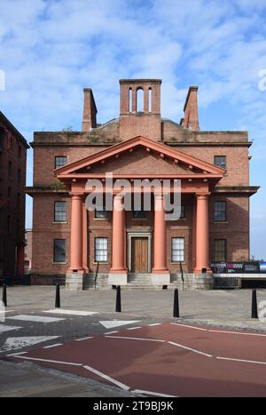 Albert Dock Traffic Office (1847), Grade I inscrit le bâtiment néoclassique victorien maintenant partie du Musée international de l'esclavage de Liverpool Banque D'Images