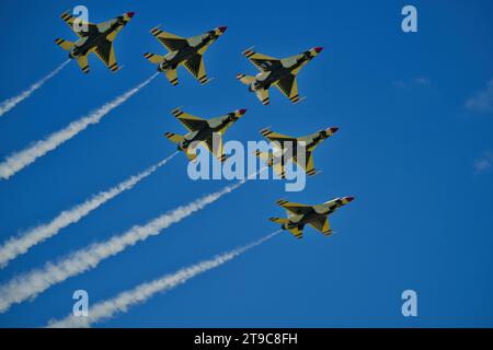 Augusta, GA, USA : 13 mai 2023- démonstration d'acrobaties aériennes scintillantes par l'US Air Force Banque D'Images