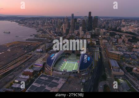 Une vue aérienne générale du Lumen Field, jeudi 26 octobre 2023, à Seattle. Banque D'Images