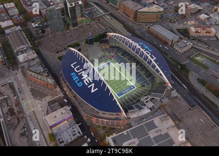 Une vue aérienne générale du Lumen Field, jeudi 26 octobre 2023, à Seattle. Banque D'Images