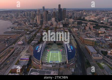 Une vue aérienne générale du Lumen Field, jeudi 26 octobre 2023, à Seattle. Banque D'Images