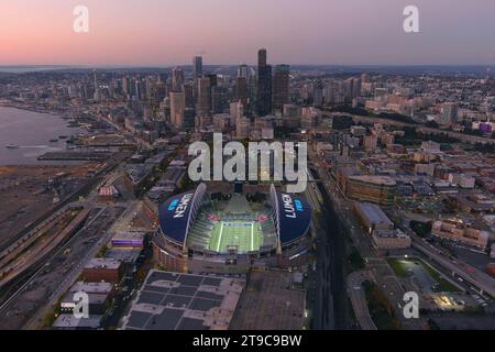 Une vue aérienne générale du Lumen Field, jeudi 26 octobre 2023, à Seattle. Banque D'Images