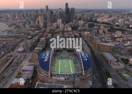 Une vue aérienne générale du Lumen Field, jeudi 26 octobre 2023, à Seattle. Banque D'Images