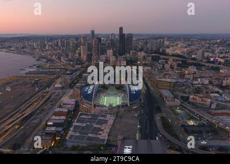 Une vue aérienne générale du Lumen Field, jeudi 26 octobre 2023, à Seattle. Banque D'Images