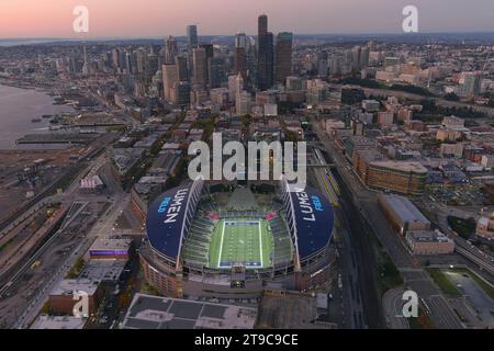 Une vue aérienne générale du Lumen Field, jeudi 26 octobre 2023, à Seattle. Banque D'Images