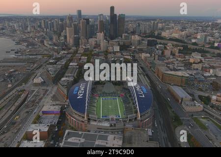 Une vue aérienne générale du Lumen Field, jeudi 26 octobre 2023, à Seattle. Banque D'Images