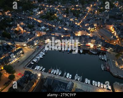 Antenne drone du soir du port de Honfleur France Banque D'Images