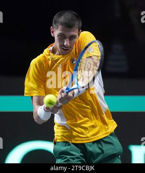 L'australien Alexei Popyrin en action lors du match de demi-finale de la coupe Davis 2023 au Palacio de Deportes Jose Maria Martin Carpena à Malaga, Espagne. Date de la photo : Vendredi 24 novembre 2023. Banque D'Images