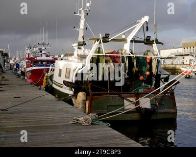 Lorient, Morbihan , France - novembre 19 2023 : bateaux de pêche sur le quai Banque D'Images