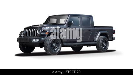 Camionnette Jeep Gladiator, vue latérale isolée sur fond blanc Banque D'Images