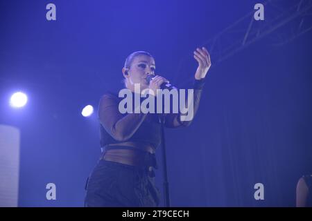 Padoue, Italie. 23 novembre 2023 : Emma Marrone se produit en direct au Hall de Padoue, en Italie, pour sa tournée souvenir in Da Club Banque D'Images