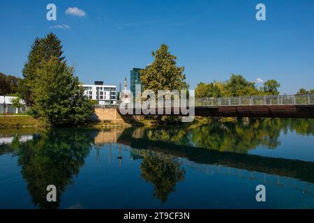 Pont Smaragdni Most traversant la rivière una dans le centre de Bihac, canton d'una-Sana, Fédération de Bosnie-Herzégovine Banque D'Images