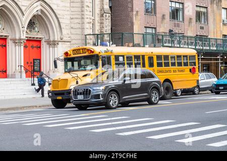 American School bus Central Park West, Manhattan, New York City, New York, États-Unis, États-Unis d'Amérique. Banque D'Images